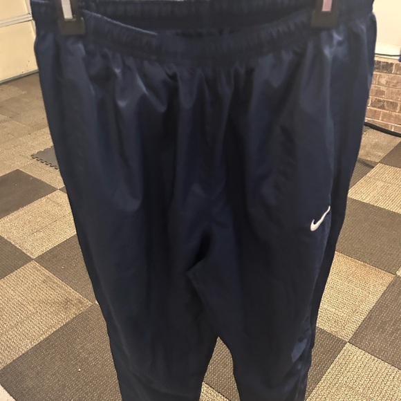NIKE dri fit athletic pants. - Picture 4 of 16